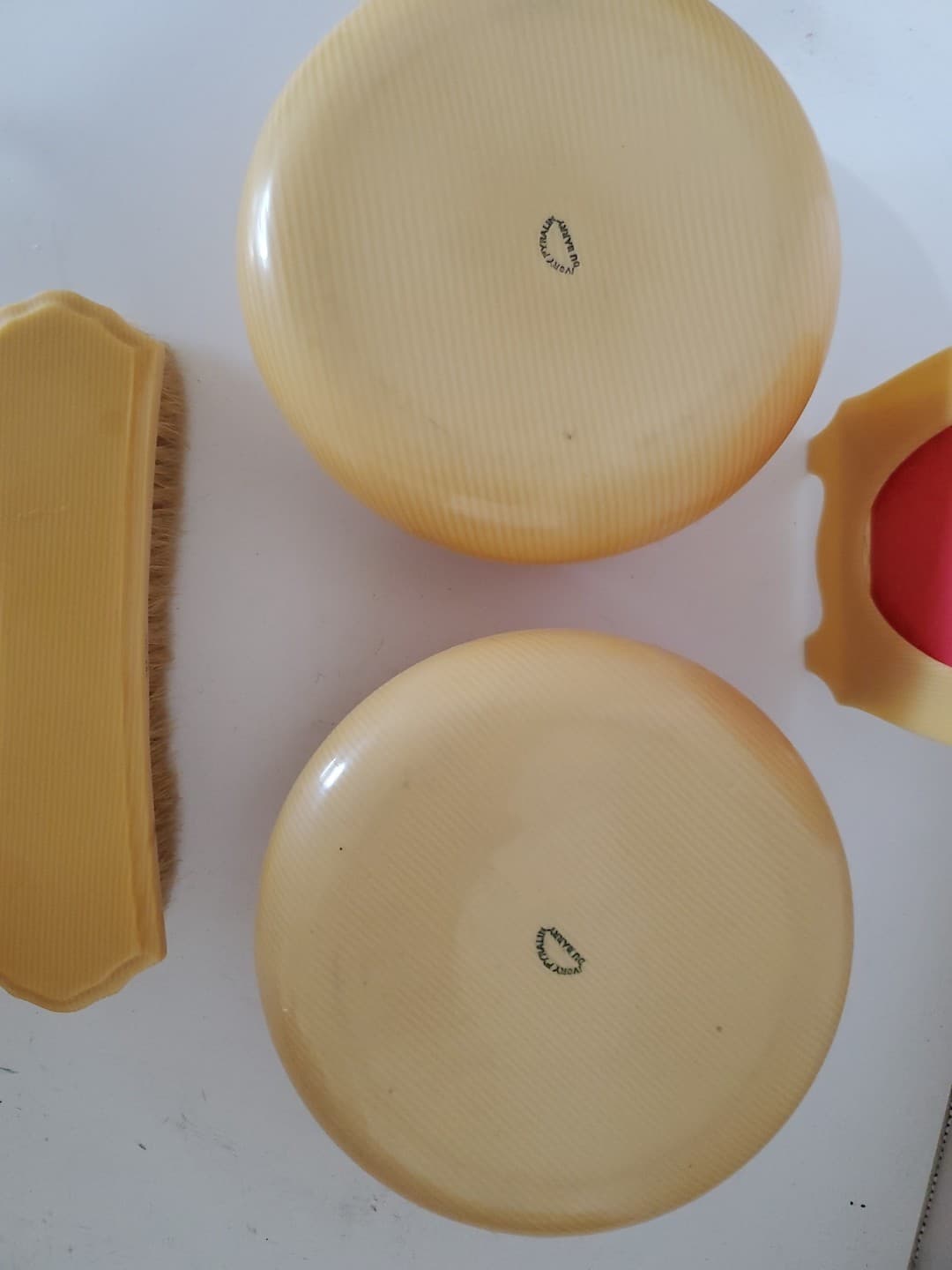 VINTAGE ANTIQUE IVORY CELLULOID VANITY SET USED 6 PIECES ART DECO CIRCA 1930  6