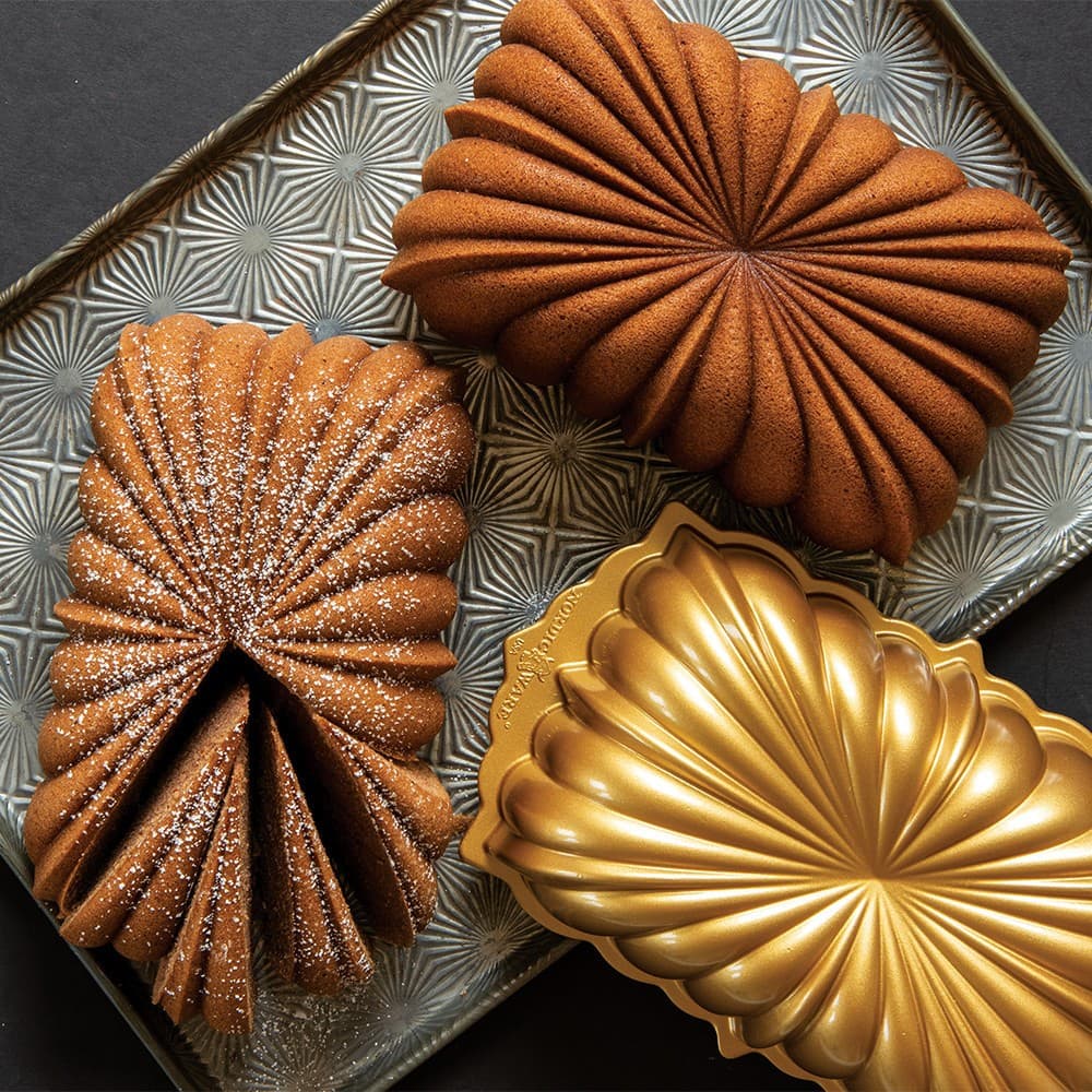 Nordic Ware Cast Fluted Loaf Pan with Keeper 3