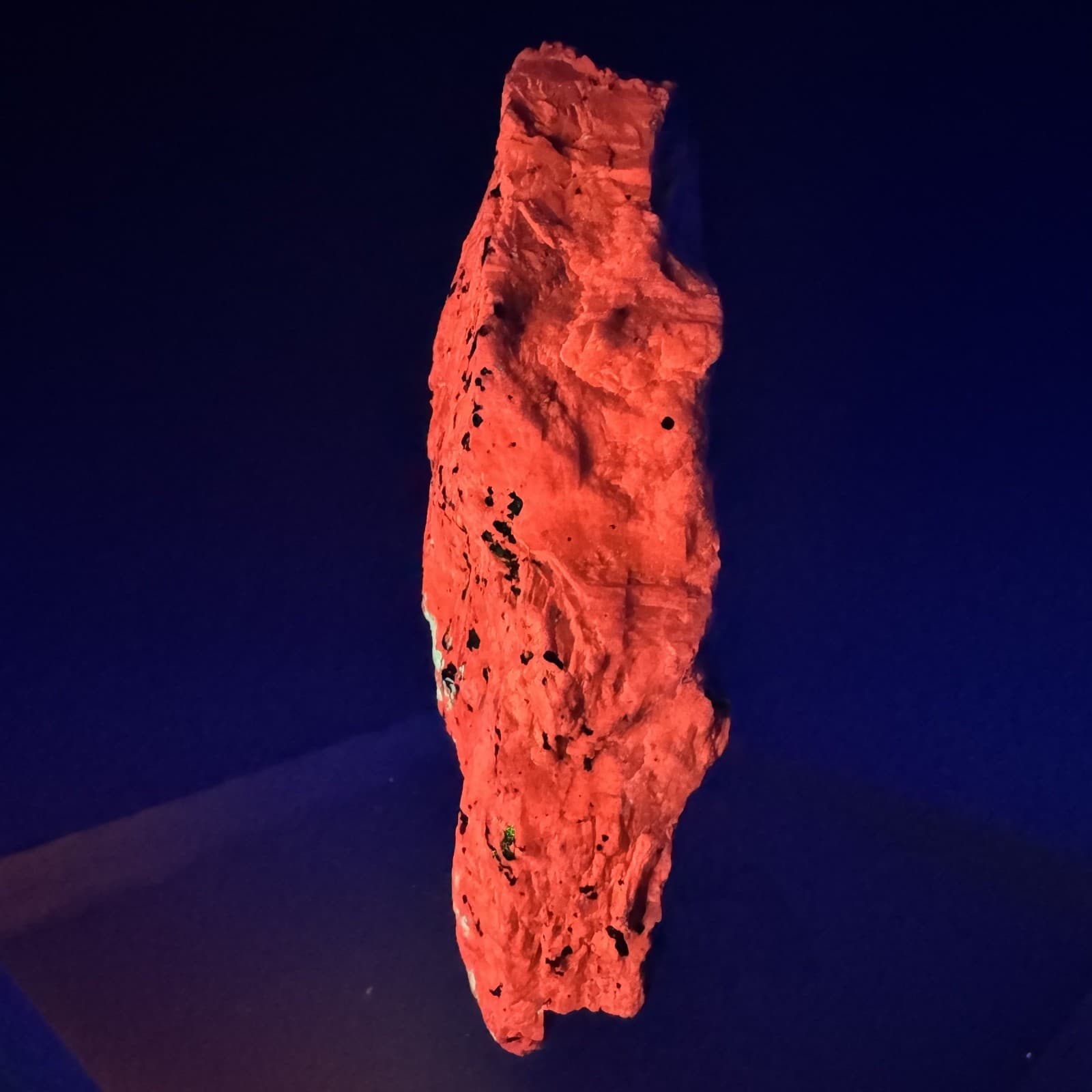 Large Rich Fluorescent Baryte in Calcite: Sterling mine, Ogdensburg, New Jersey 6