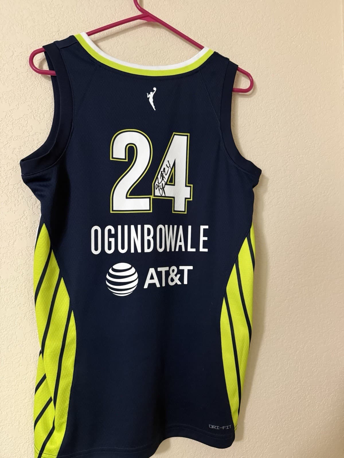 Arike Ogunbowale Signed Autographed WNBA Dallas Wings #24 Jersey Signed Jersey
