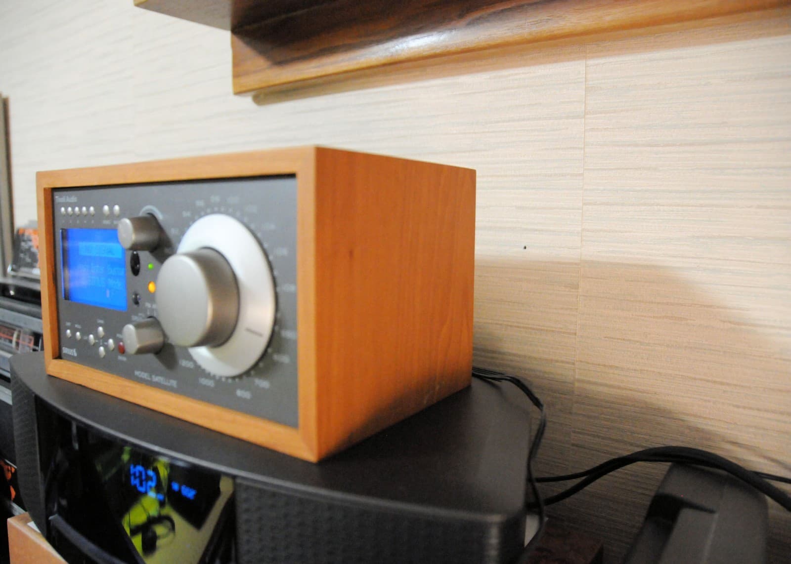 Tivoli Audio Model Satellite SIRIUS XM AM/FM Table Radio Tested Works!   4