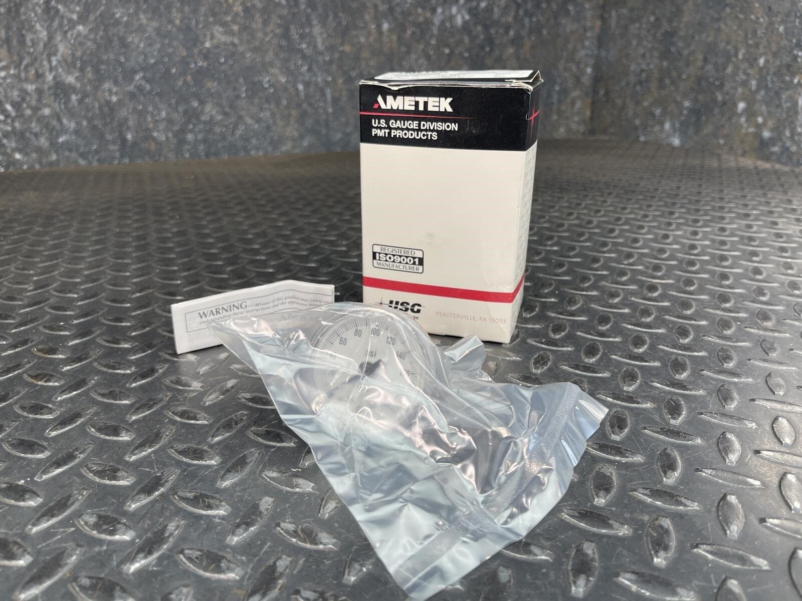 Ametek P 1535 Corrosion Resistant Gauge 200 PSI 2" Face CBM Connector NEW