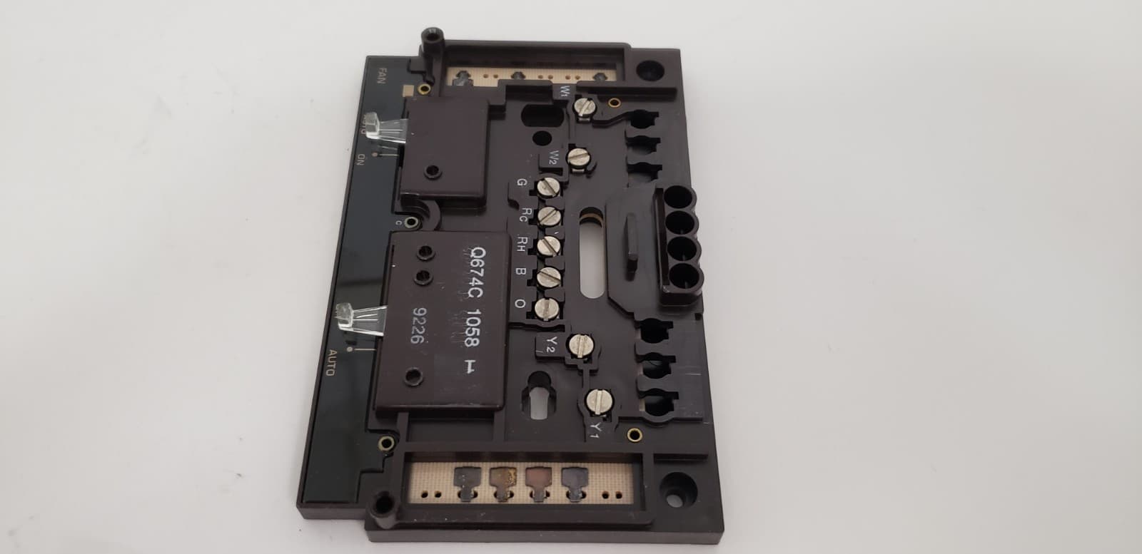 HONEYWELL Q674C 1058 MULTI-STAGE THERMOSTAT SUBBASE, OFF/AUTO FAN AUTO/ON, NNB 4