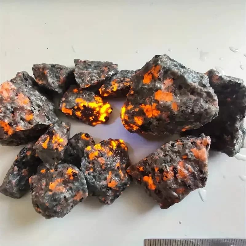3pcs Raw Yooperlite Stone UV Fluorescent Sodalite Crystals Glowing Fire Rocks 4