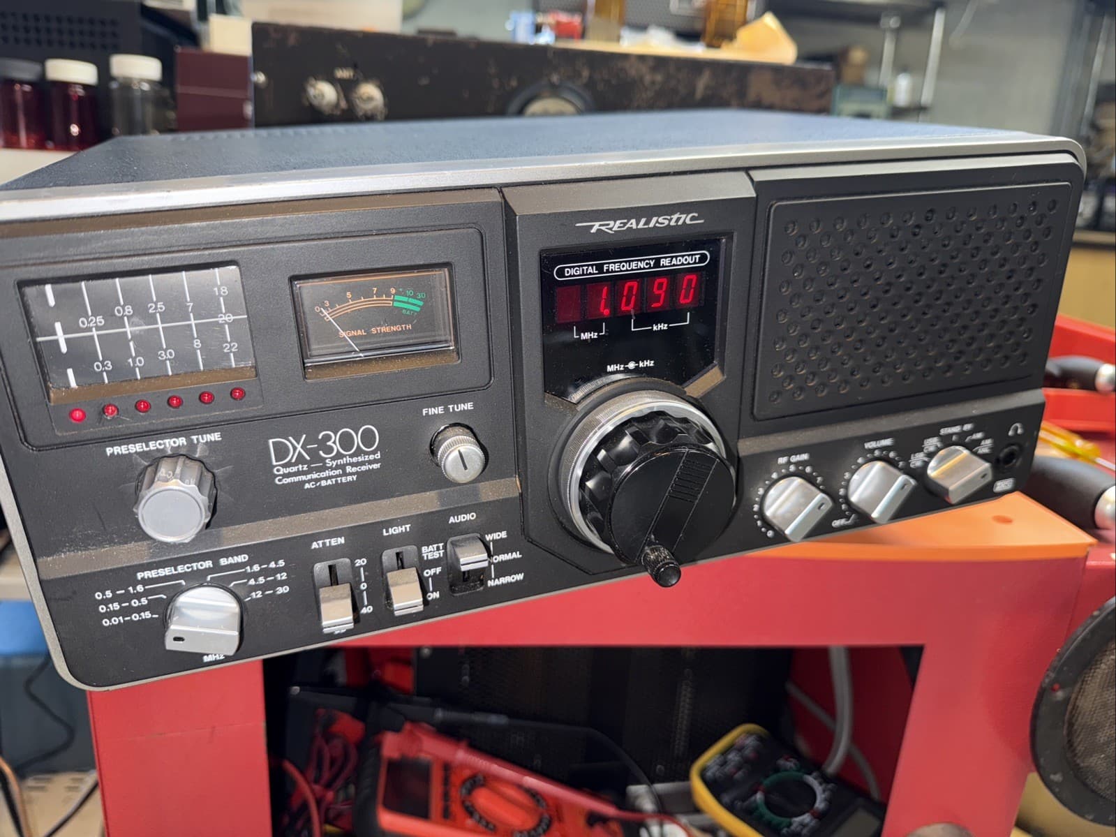 Realistic DX-300 Receiver Works Probably Needs Some Deoxit Picked Up CW & SSB 4