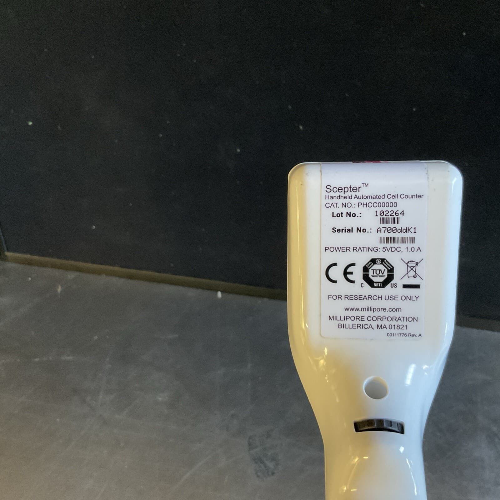Millipore Scepter PHCC00000 Handheld Automated Cell Counter 3