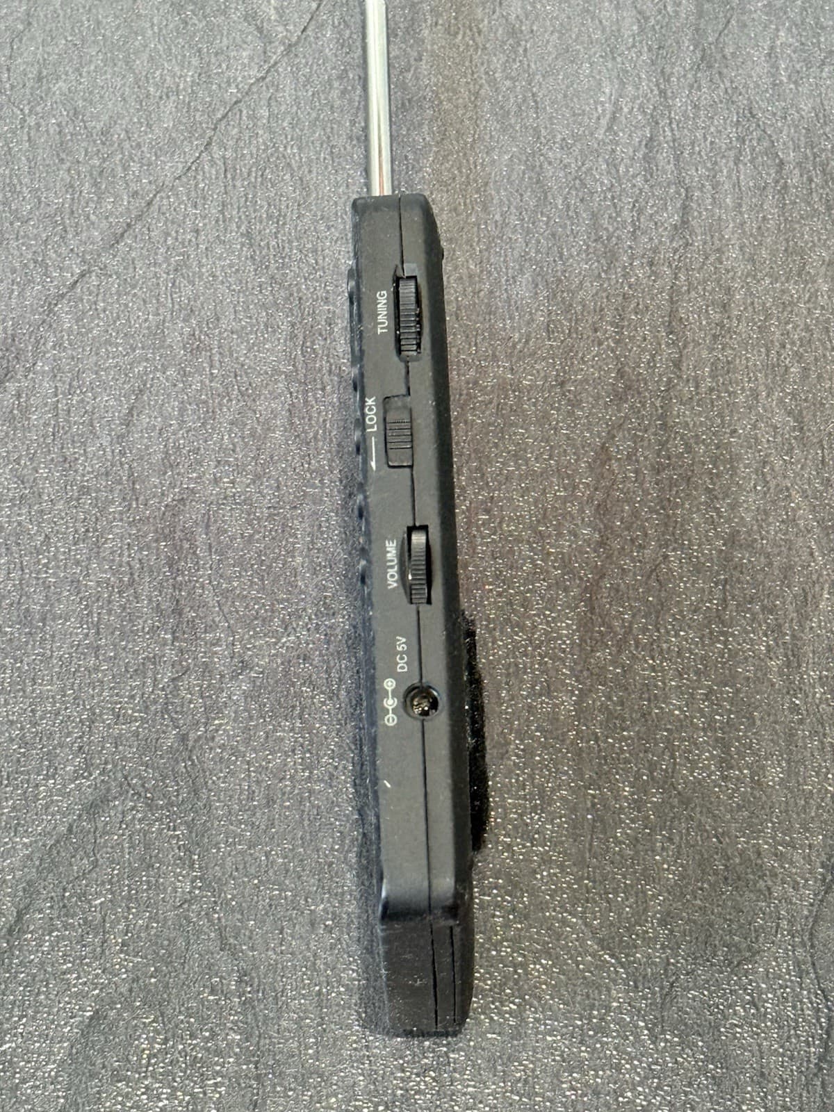 Grundig M400 AM/FM/SW 1-2 World Radio Black Working STICKY 5