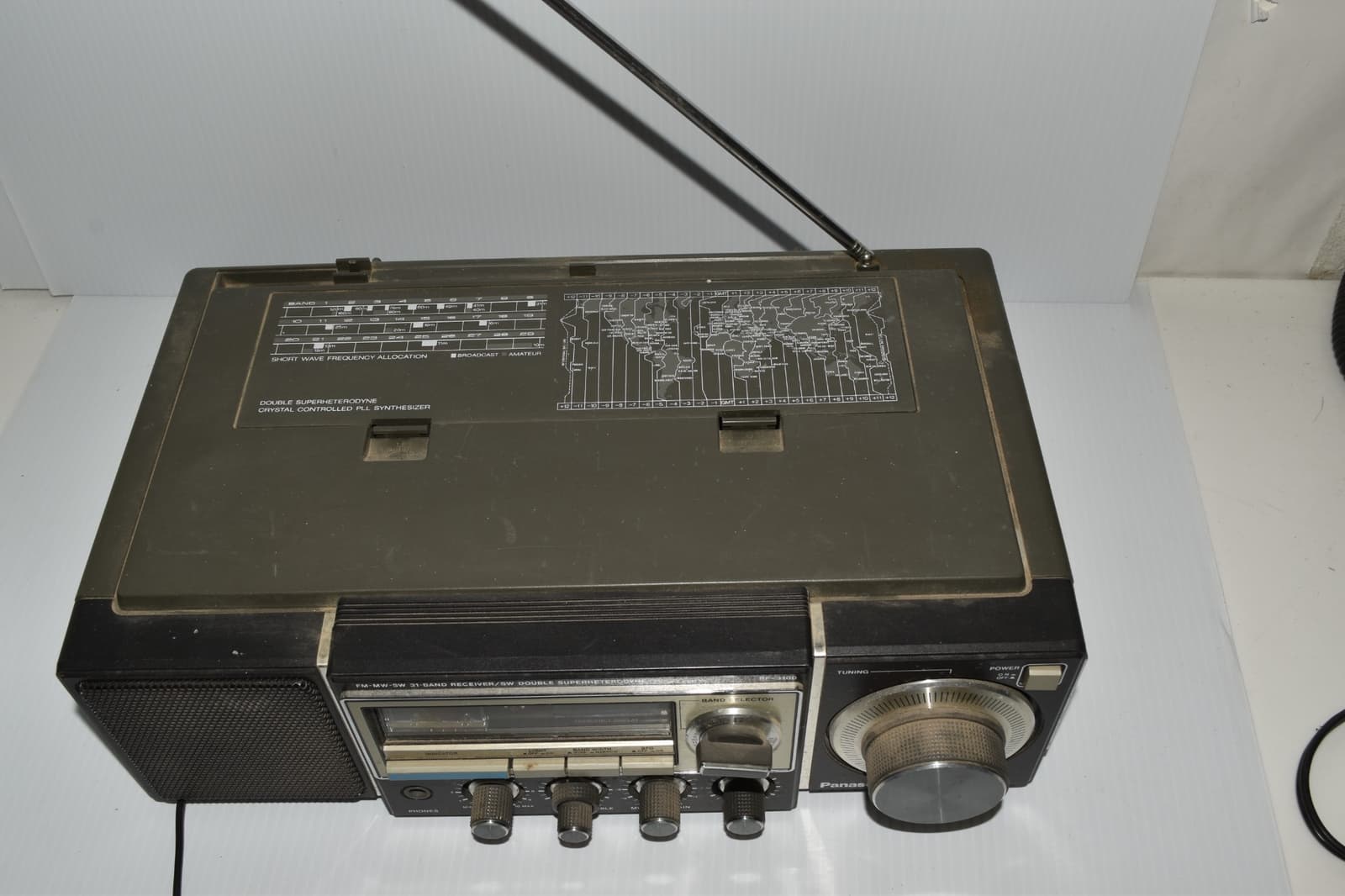 PANASONIC RF-3100 FM/MW/SW RADIO  (XHR68) 3