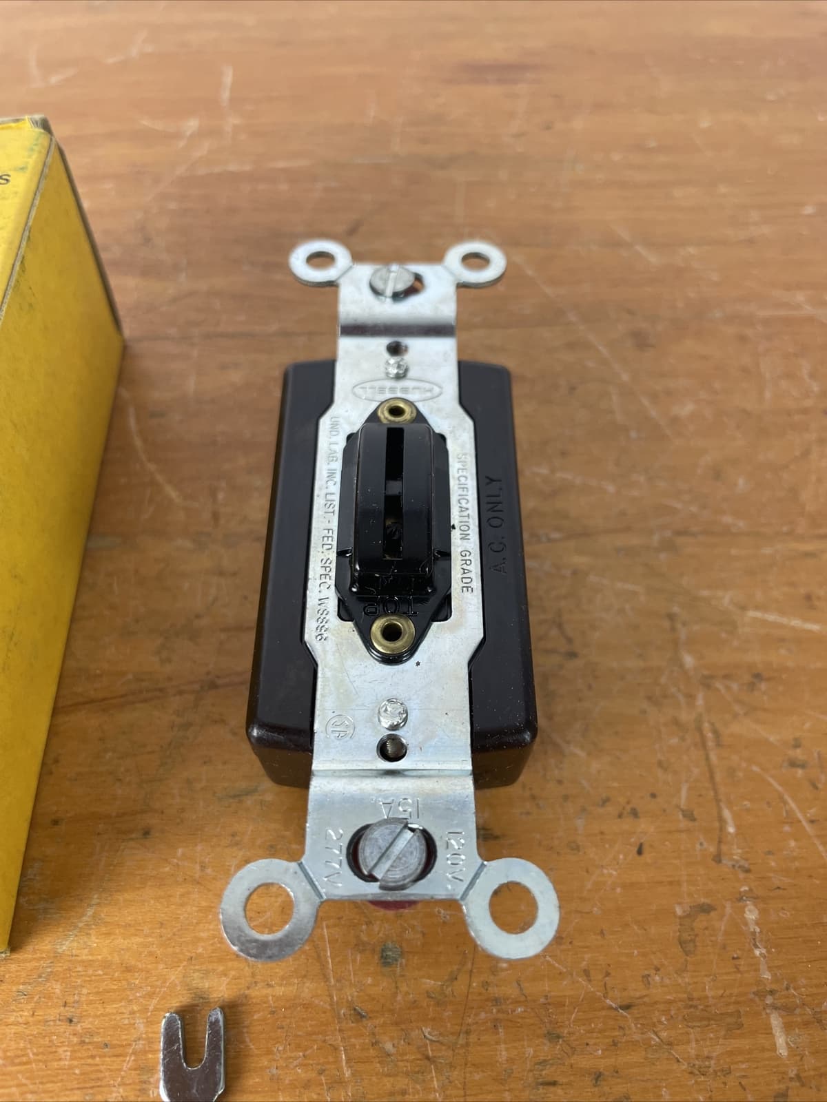 Vintage Hubbell Toggle Keyed Lock Locking Switch w/ Key, Single-Pole 15A 1201-L 2