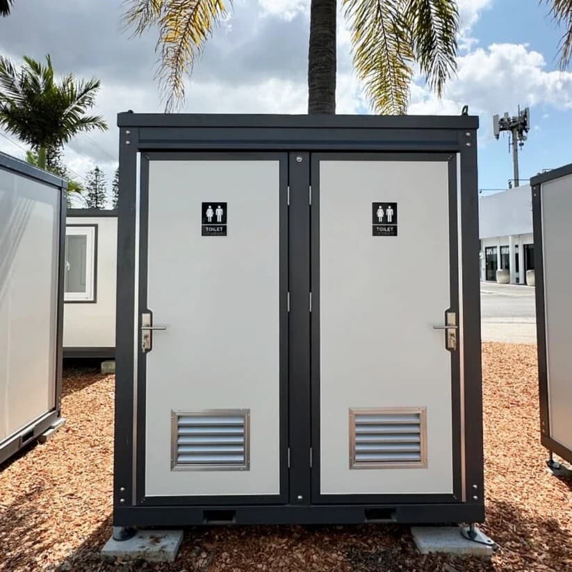 Bastone 2 Private Toilet Stalls w/ Sink Mobile toilet Portable Restroom 4