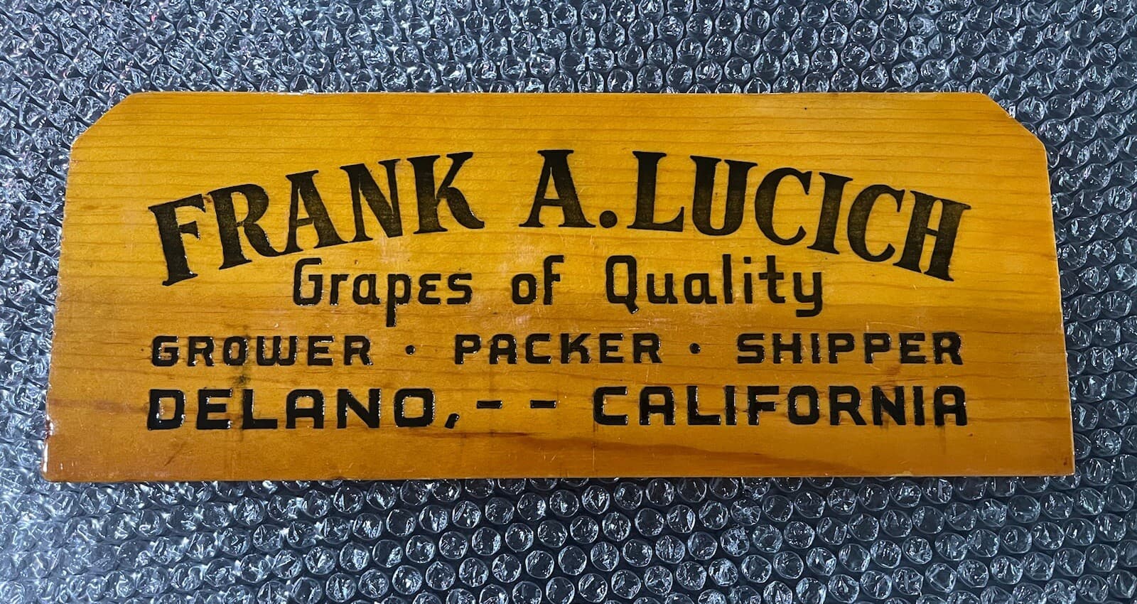 FRANK LUCICH GRAPES OF QUALITY Wood Crate Sign! Grower Packer Shipper Delano CA  3