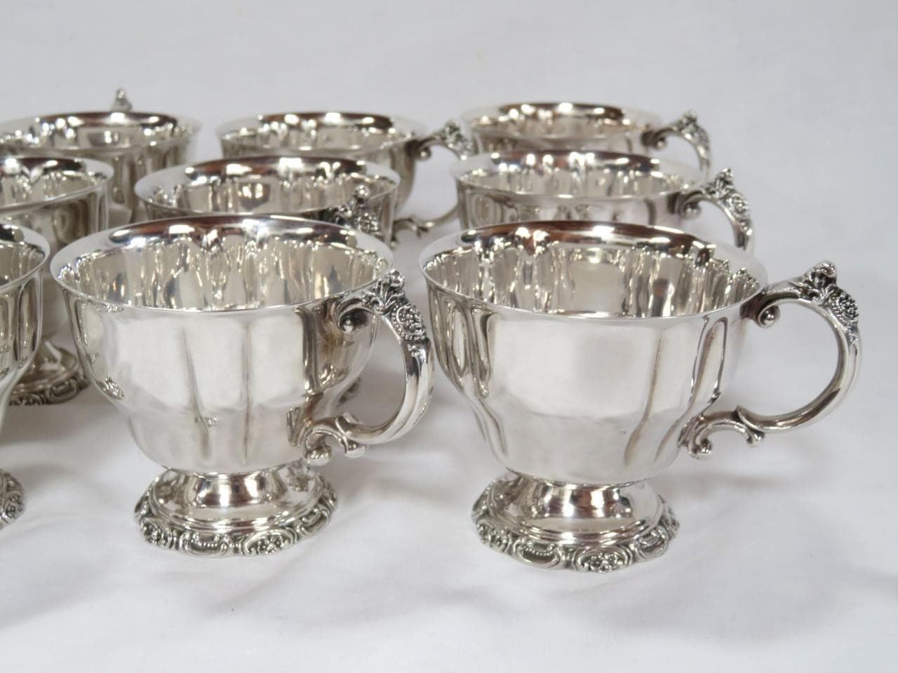 Wallace Baroque Silverplate Punch Bowl w/ 12 Cups - Very Nice, Large Size 5