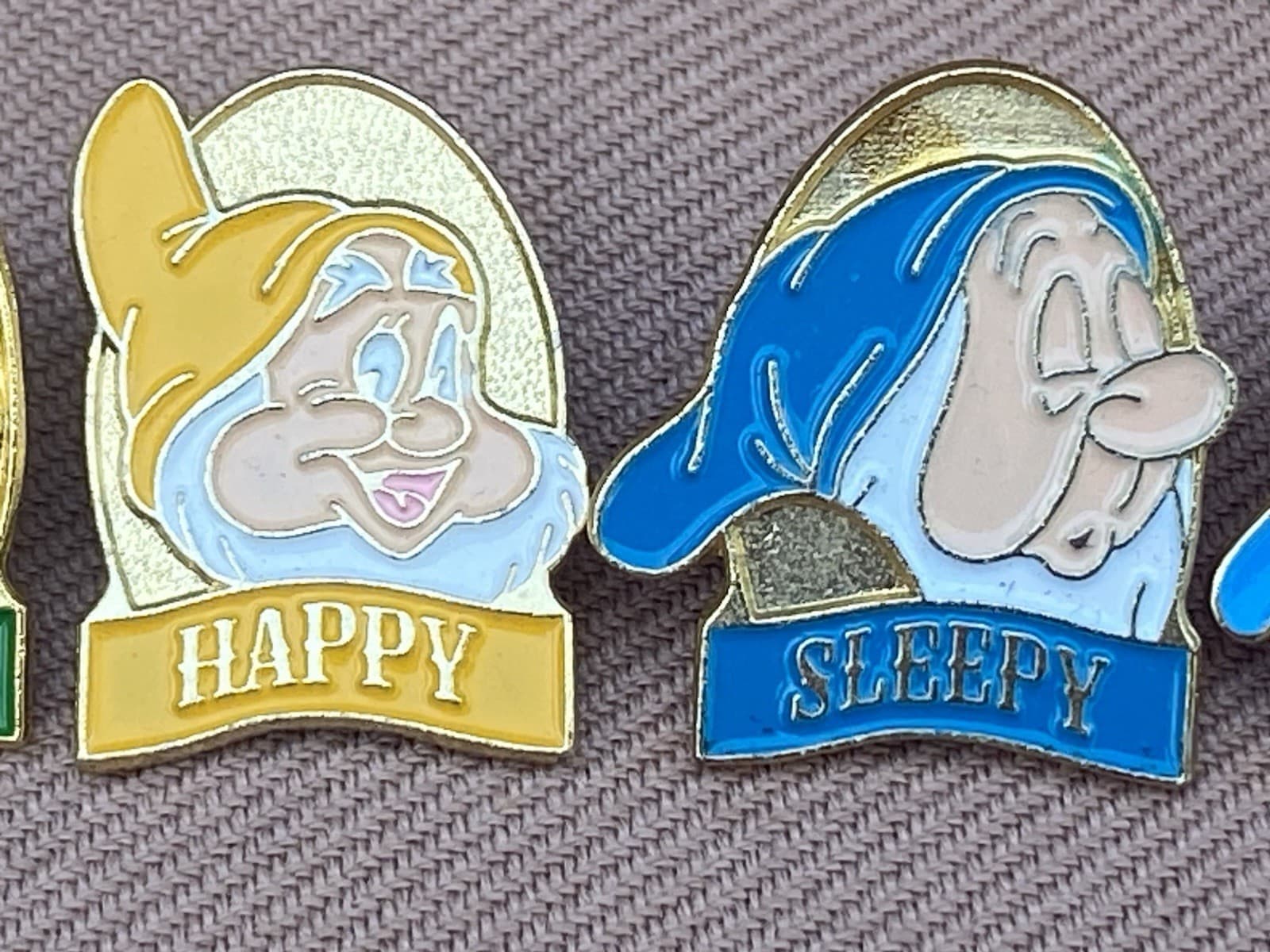 8 Disney Store Snow White & Dwarfs Promotion Pins Bashful Doc Dopey Happy Grumpy 5
