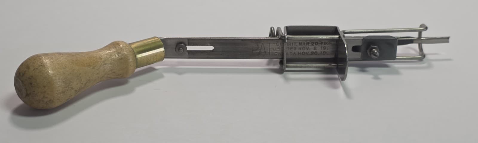 Vintage Bluenose Rug Hooker with Original Box 6