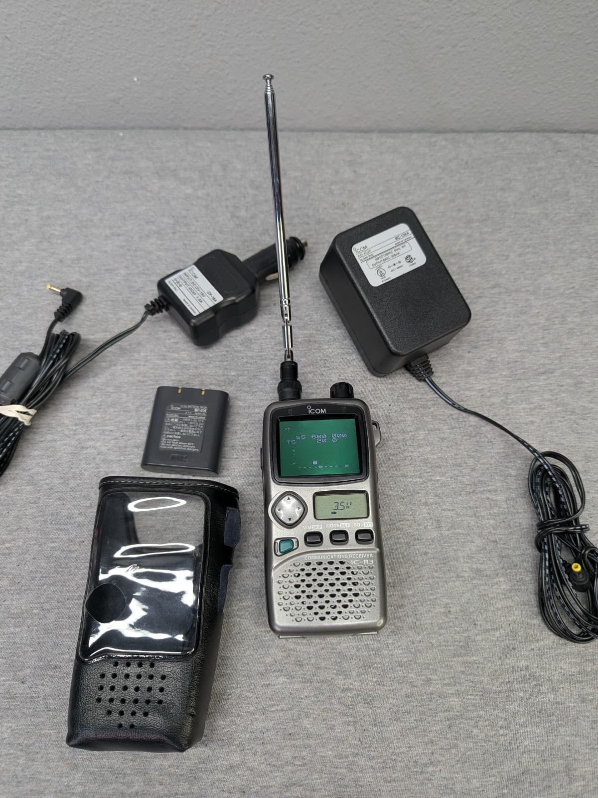 ICOM IC-R3 Handheld Wideband Communications Receiver .495 to 2450 MHz 2