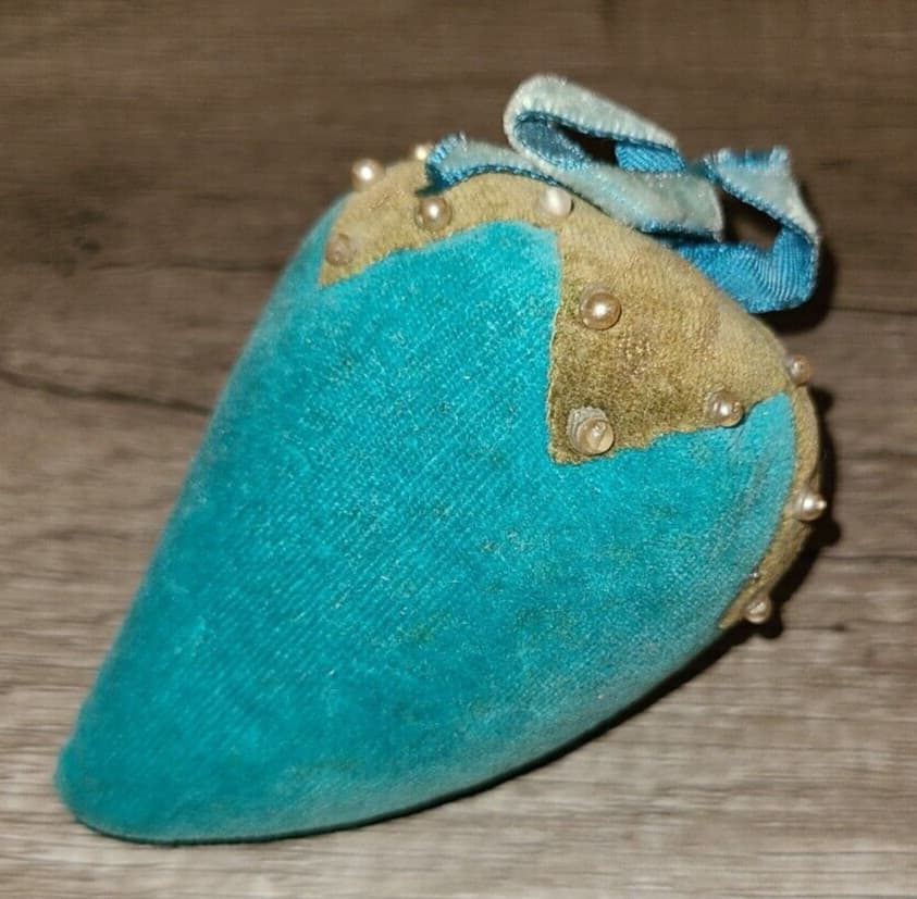 Vtg aqua / teal color large 3.5" velvet strawberry pincushion, seed pearls & bow 6