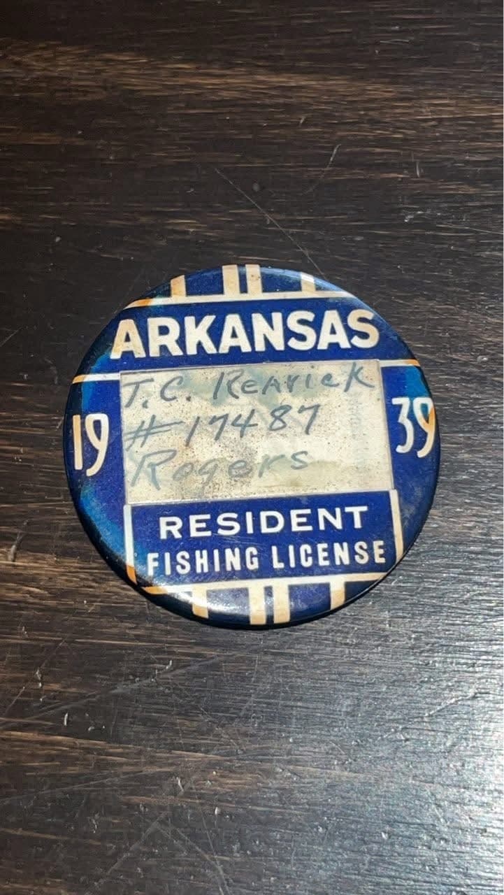 (3) 1937 1938 1939 Arkansas Resident fishing license pinback From Same Angler 5