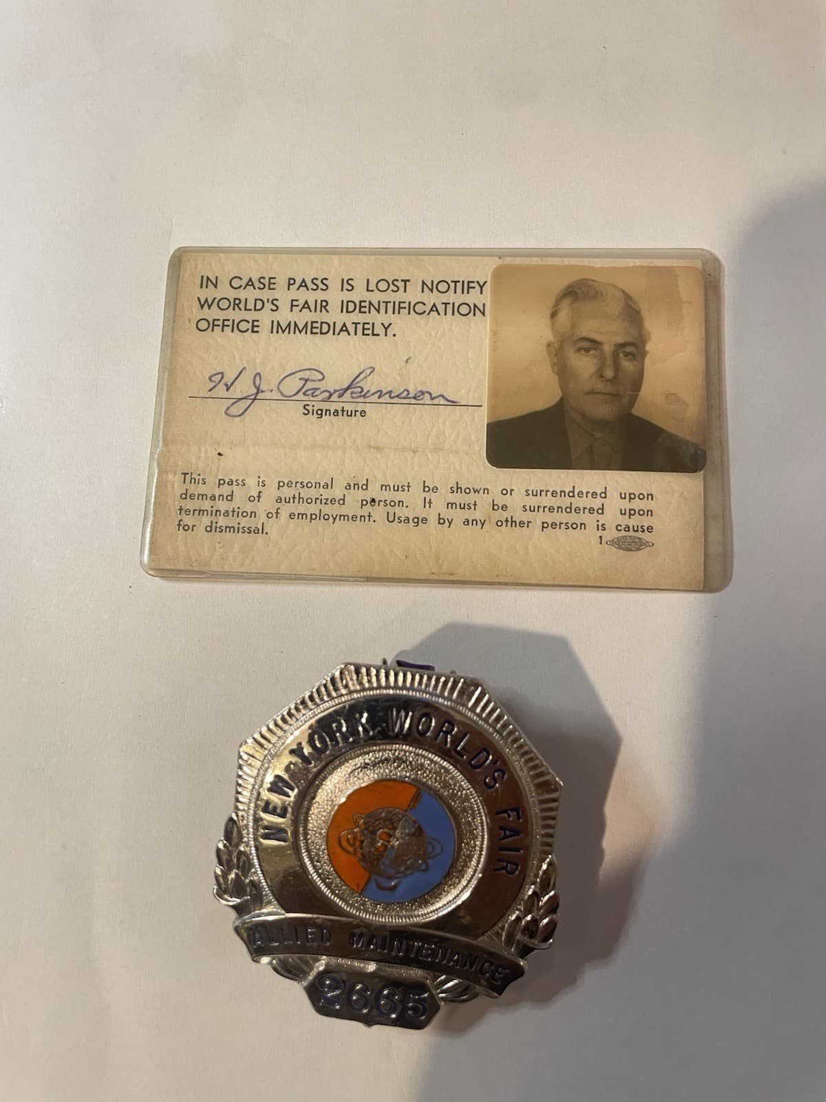 1964/65 New York Worlds Fair Allied Maintenance Badge w/ Ident Card 4