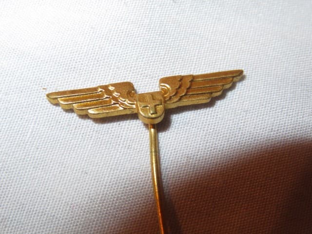 Vintage Swissair Swiss Air Winged Logo Pin Gold Tone Metal 2