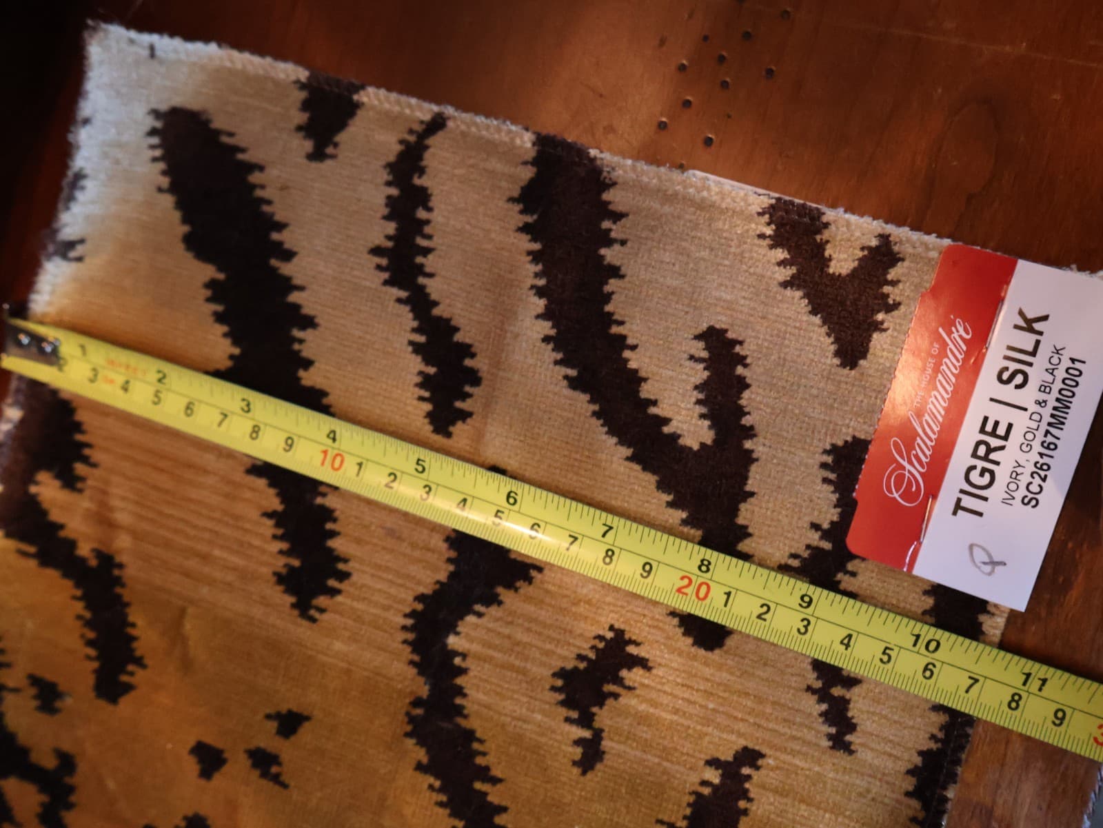 New SCALAMANDRE DESIGNER FABRIC SAMPLE Old World Silk Tiger Gold 12" x 10.675" Q 4