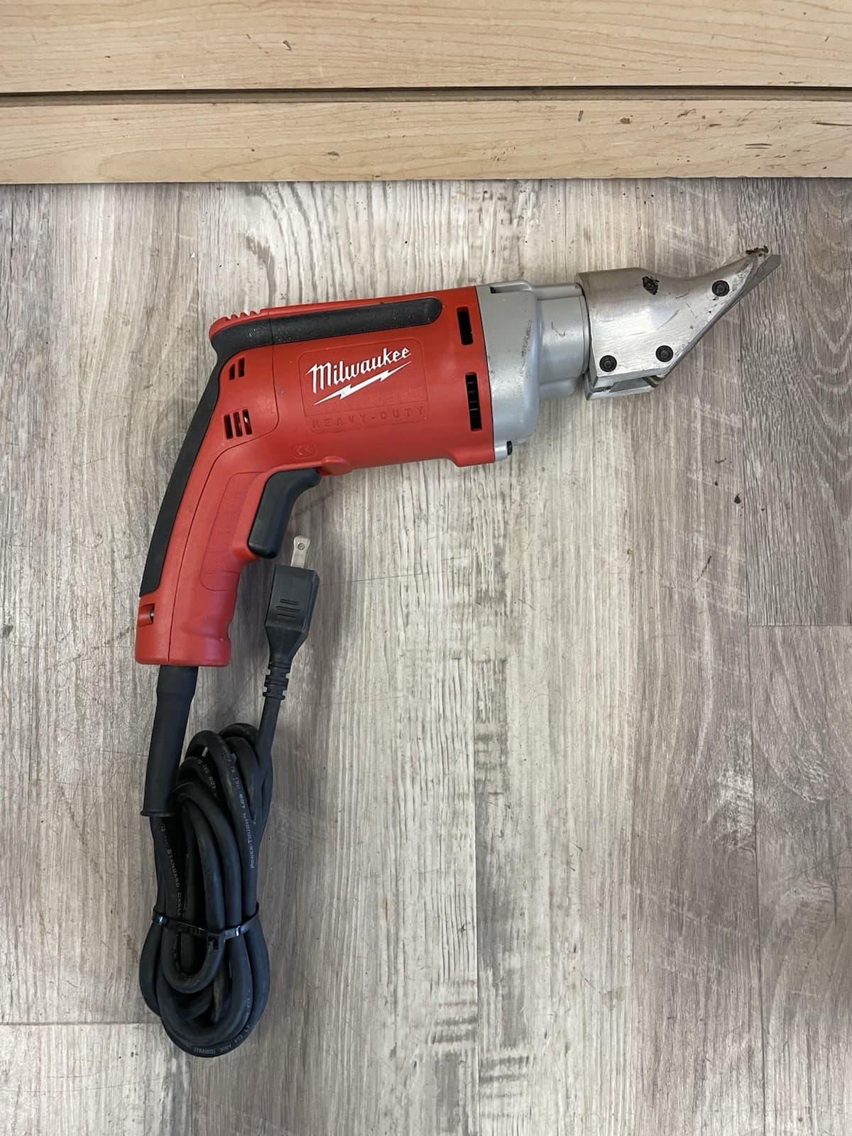 Milwaukee 6852-20 Electric 18 Gauge Shear - Corded 4
