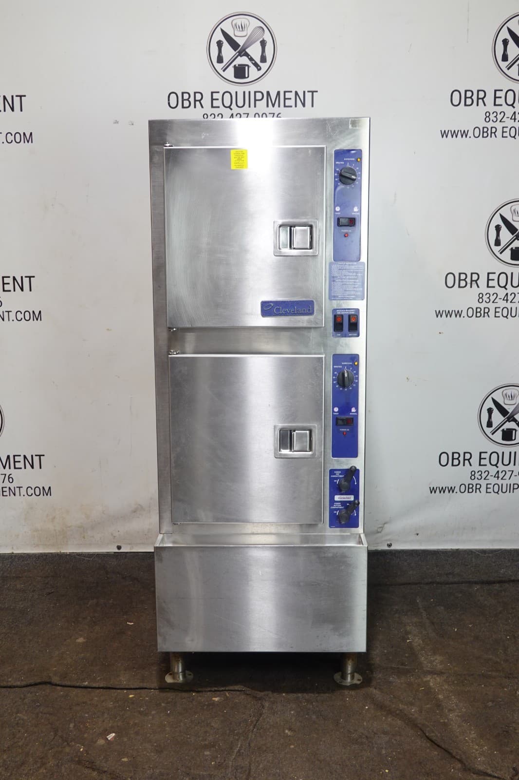 CLEVELAND 10 PAN DOUBLE STACKED NATURAL GAS CONVECTION STEAMER MODEL 24CGA10