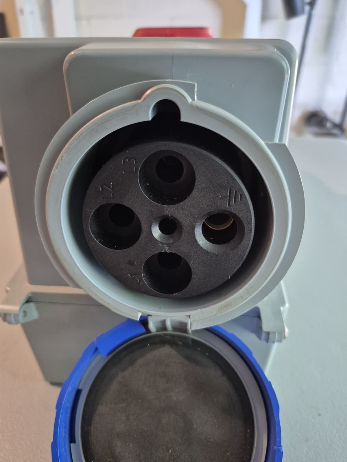 LEVITON 4100MI9W 100-Amp Circuit-Lock Mechanical Interlock 250V 3 Phase 3W4P 3