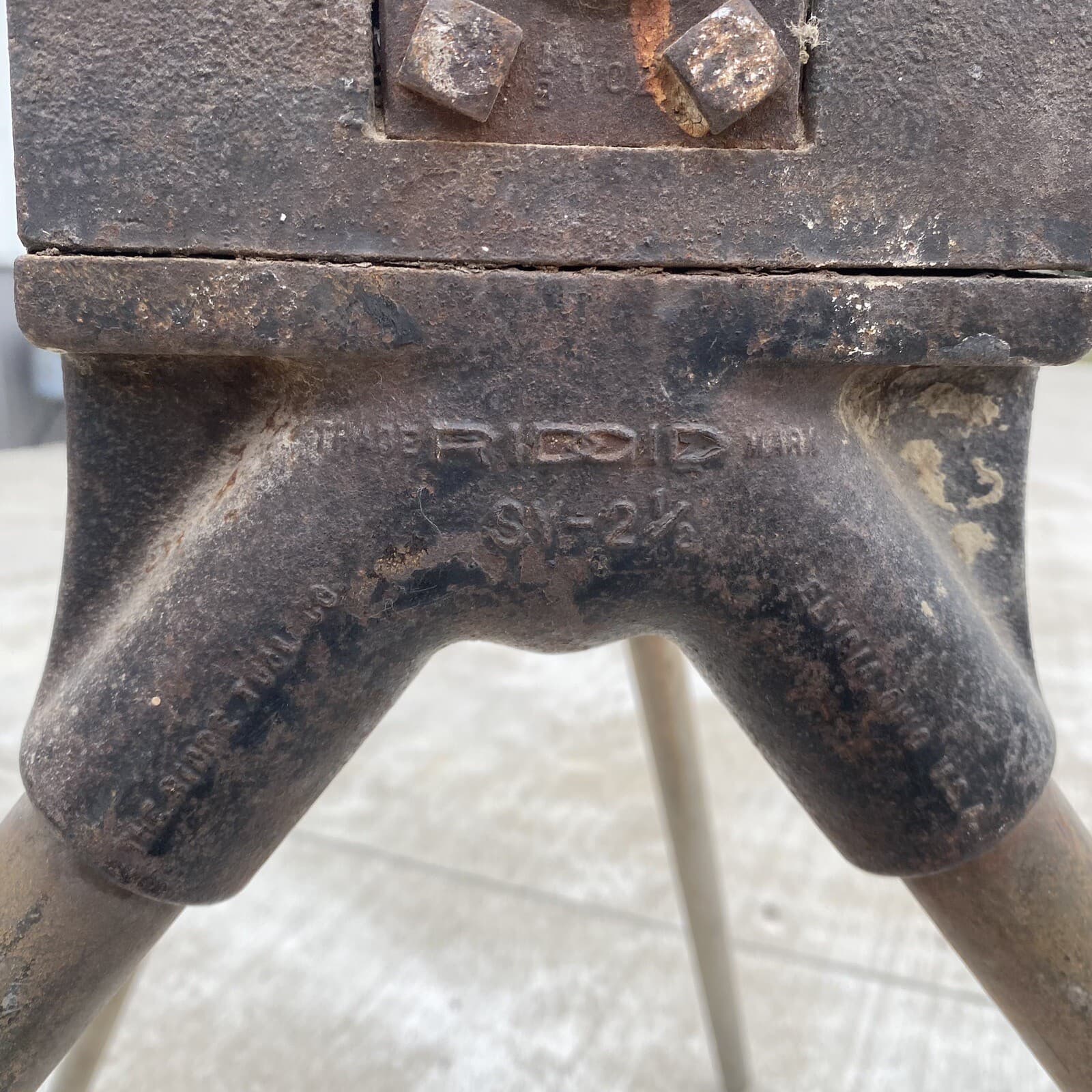 RIDGID Yoke Vise Model B-Y 2-1/2"  & SY-2-1/2 Pipe Stand Horse Ohio 6