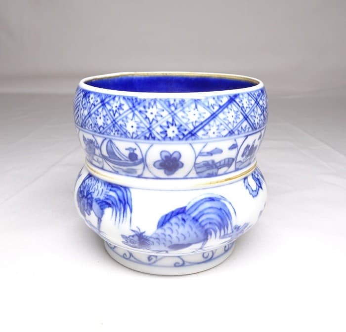 B0674: Japanese fine blue-and-white porcelain incense burner of popular SHONZUI 2