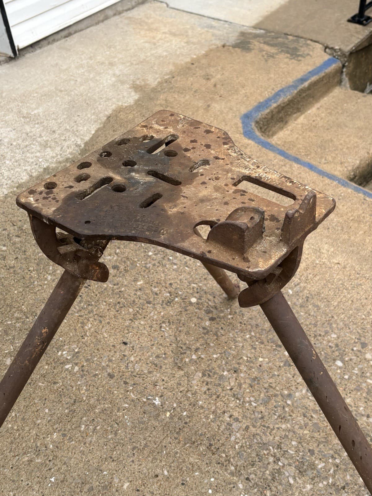 Vintage HANDY ANDY Pipe Vise Stand w/Folding Supports 2