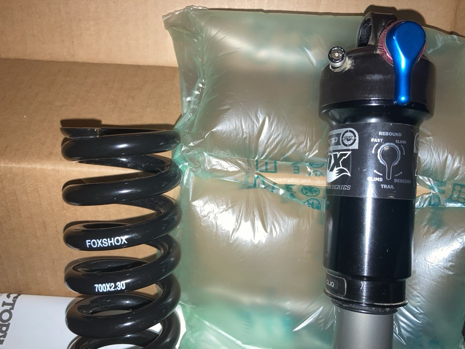 Fox Rear Shock Suspension With A 700x2.30 FOXSHOX Coil (used Has Scratches) 2