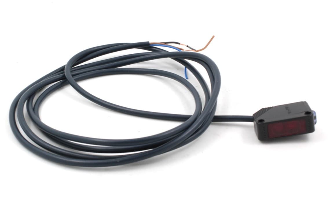 E3Z-D81 Photoelectric Sensor Switch Diffuse-reflective Pre-wired PNP 5-100mm US 2