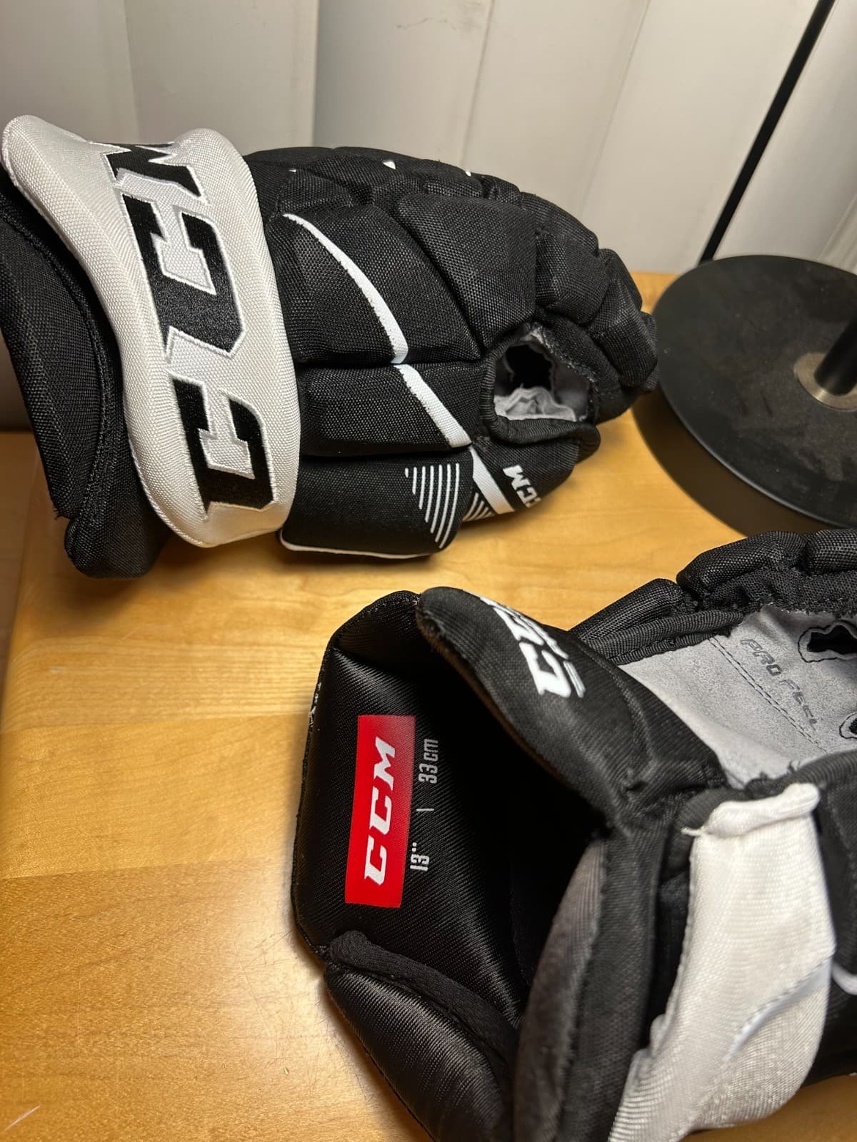 Pittsburgh Penguins CCM HGPJSXP Pro Stock Hockey Gloves Size 13" 6