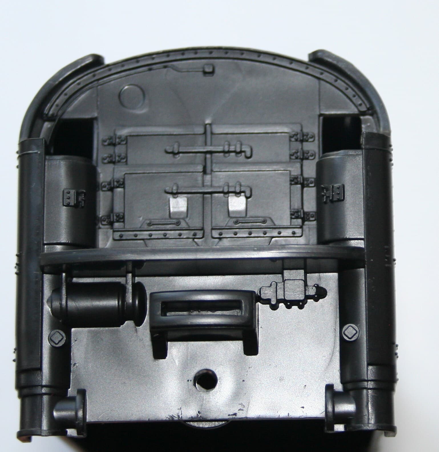 LIONEL 2046 2671 TENDER SHELL UNPAINTED WITH BACK UP LIGHT HOLES BRAND NEW 4