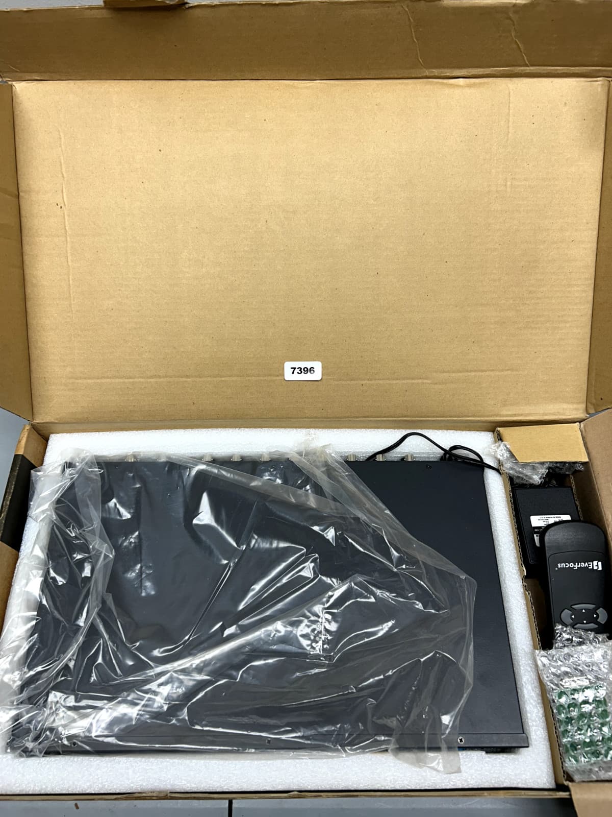 Everfocus EP8BDX/E 8 Channel B/W Duplex Multiplexer 5