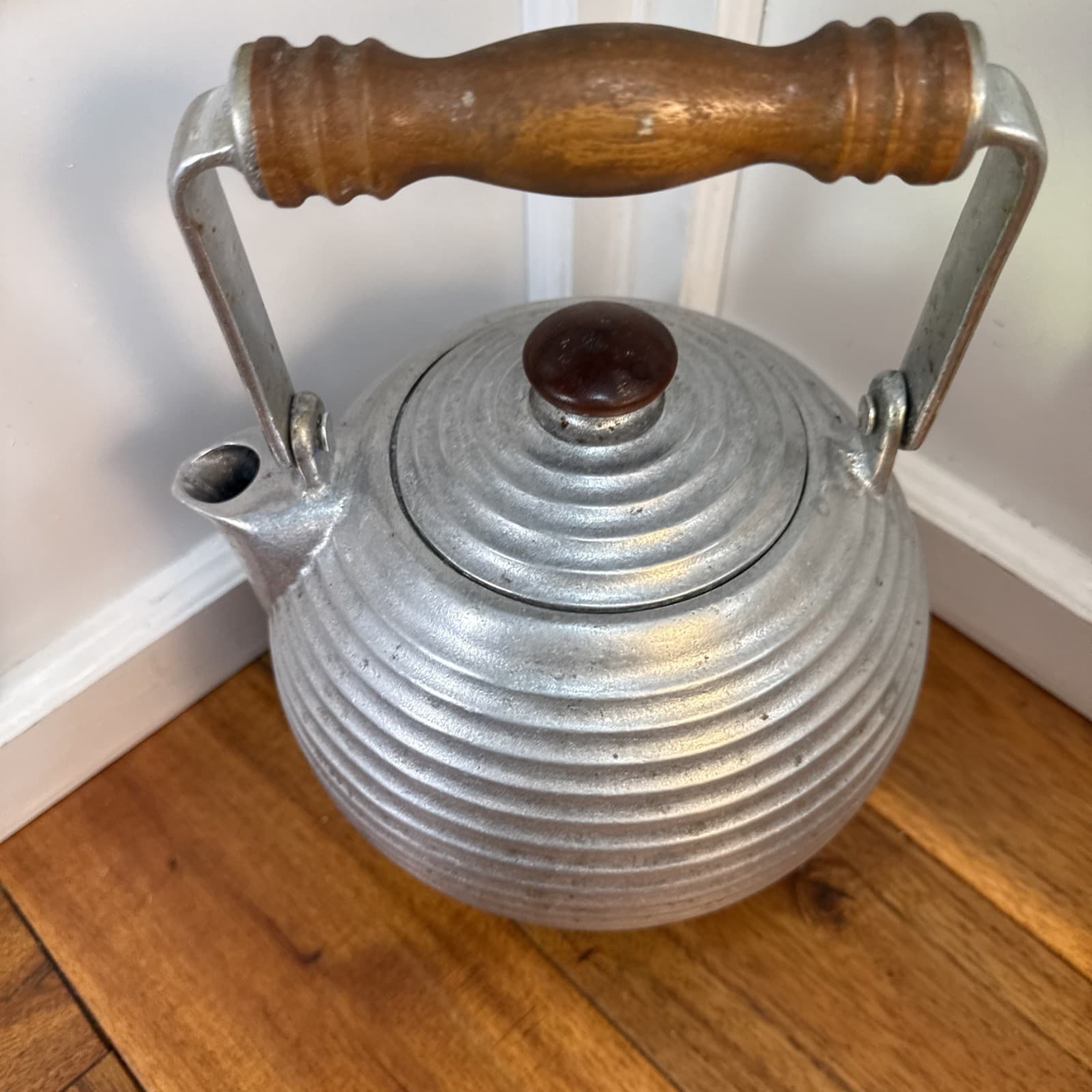 Wilton Primitive BEEHIVE Aluminum TEAPOT Kettle Armetale MCM Columbia PA Vintage 3