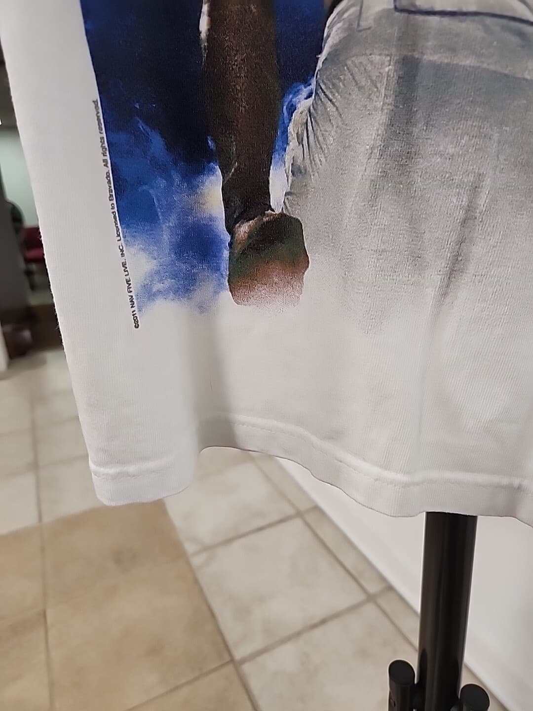 Usher Unisex 2011 OMG Tour Concert White Graphic T-Shirt Small/Medium 4