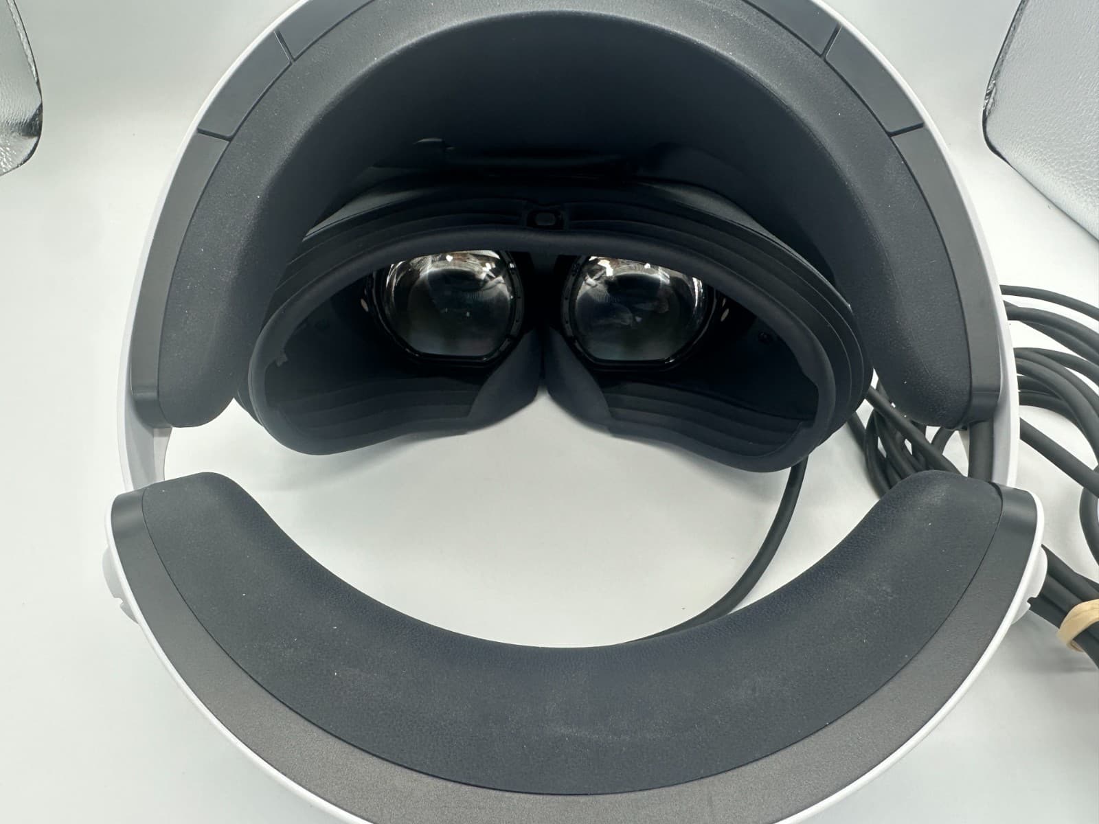 Sony PlayStation VR2 PS 5  HEADSET ONLY - CFI-ZVR1  - NO CONTROLLERS 4