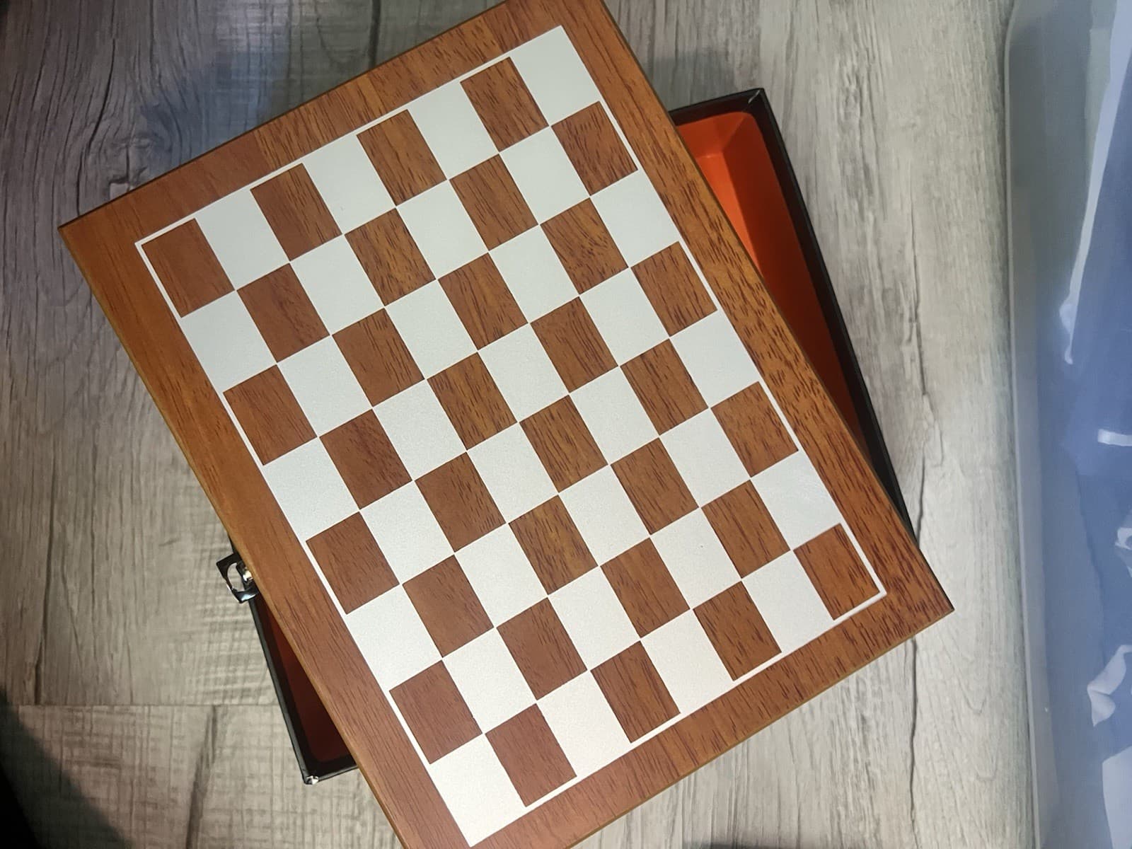 Mad Man Travel Game Set Chess, Cards, Dice , Flask New, Never Used 2