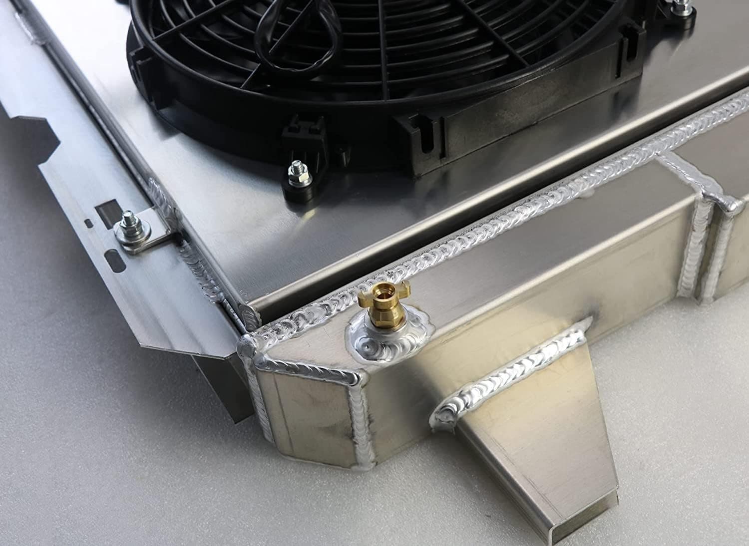 Aluminum Radiator for 1985-1997 Ford F Super Duty Bronco F150 F250 F350 F53 5.0L 5