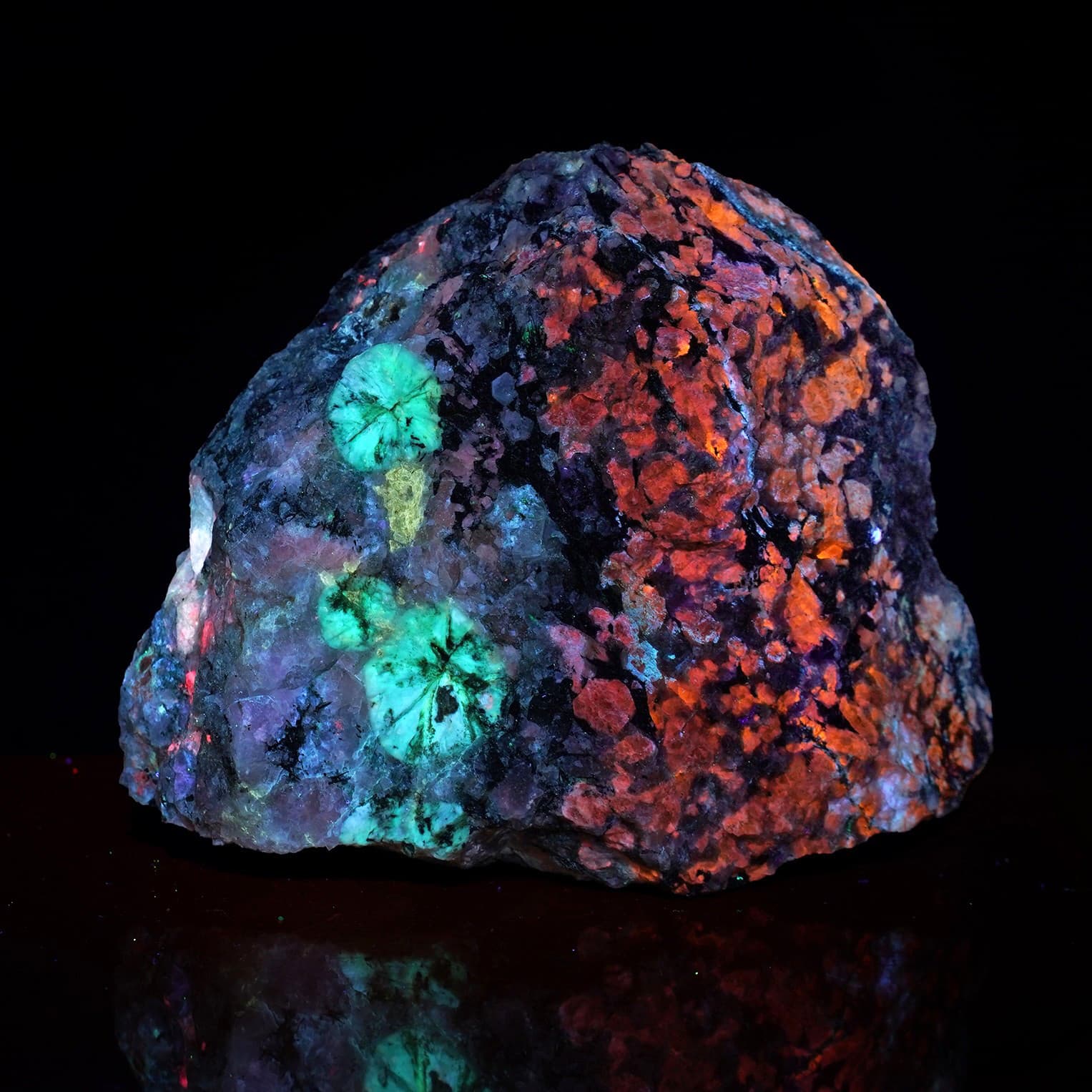 Tugtupite Analcime Sodalite more Fantasy Rock  Greenland Top Shelf! 5