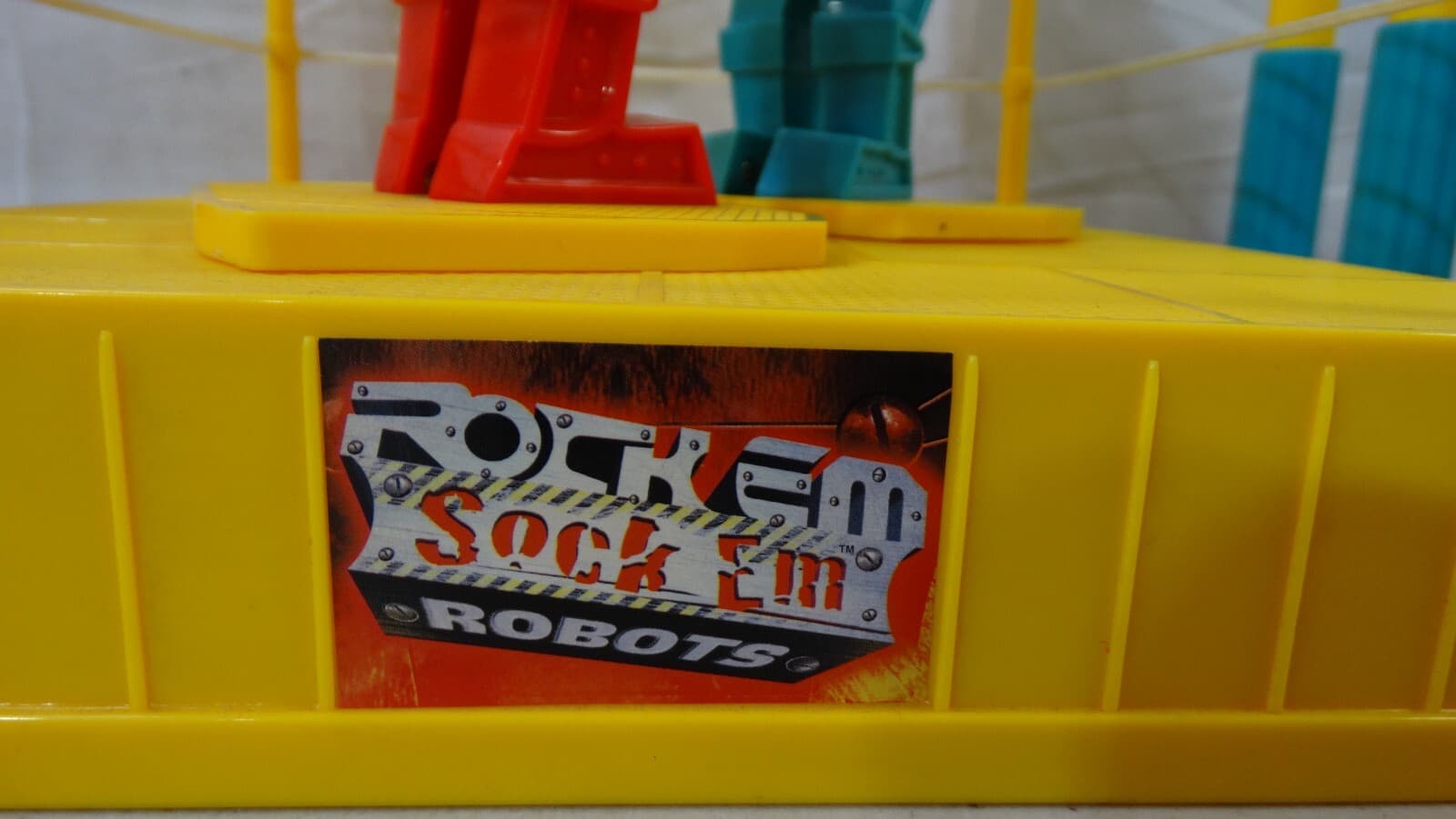 2001 Vintage Rock 'EM Sock 'EM Robots Game Boxing Ring Classic Toy Kids Mattel 3