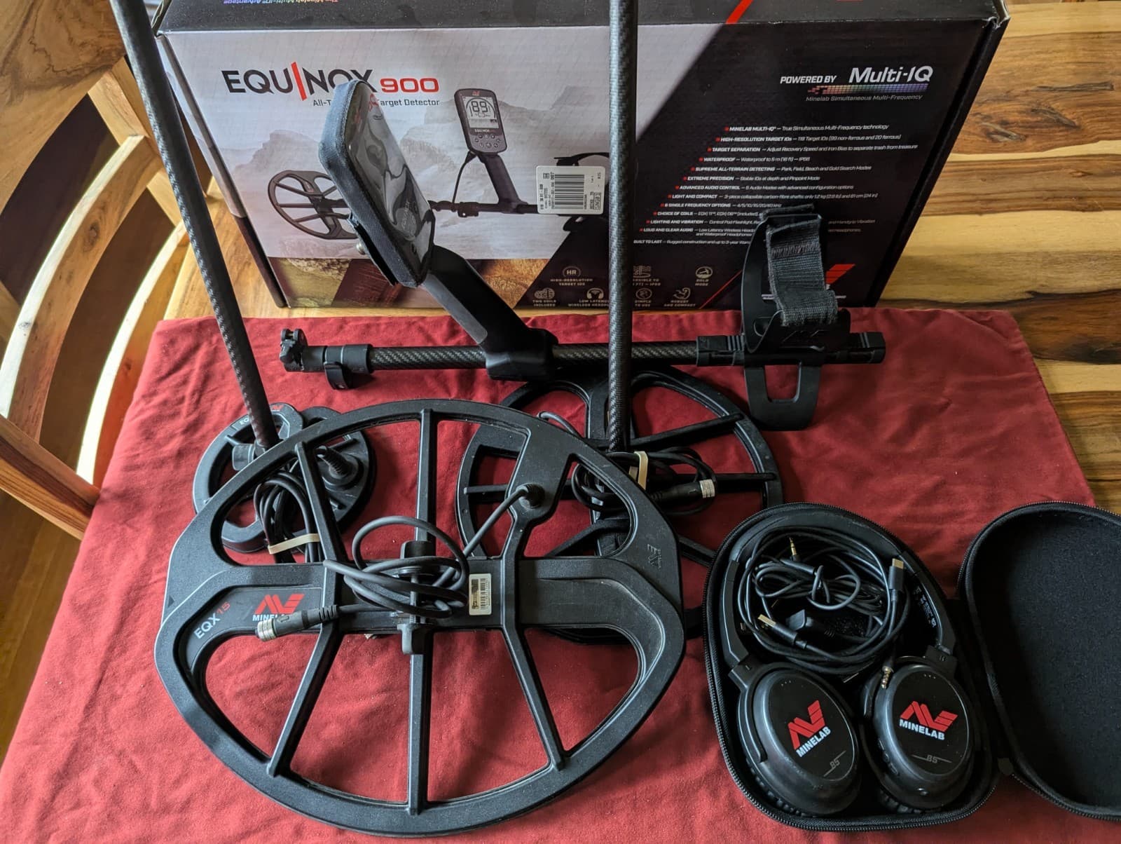Minelab Equinox 900 Metal Detector - 3 Coils (6, 11, & 15x12) & 2 Lower Shafts 2