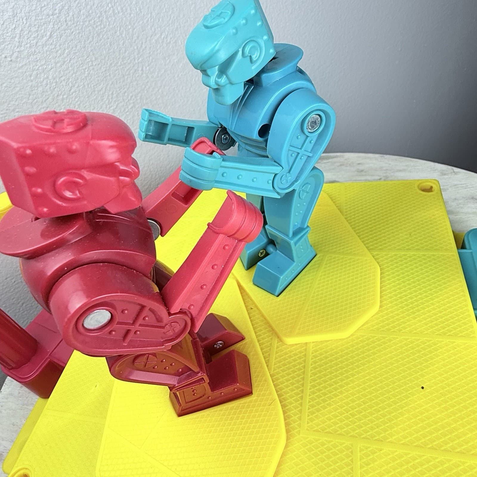 Mattel Games Rock 'Em Sock 'Em Robots Boxing Game - CCX97 6