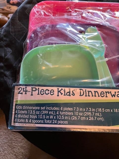 Your Zone Pinks 24-Piece Kids Dinnerware Set -NEW open box 6