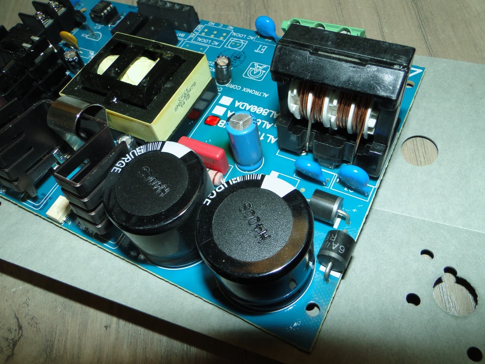 Altronix AL1012ULXB Power Supply Charger, Single Fused Output, 12VDC at 10A READ 6