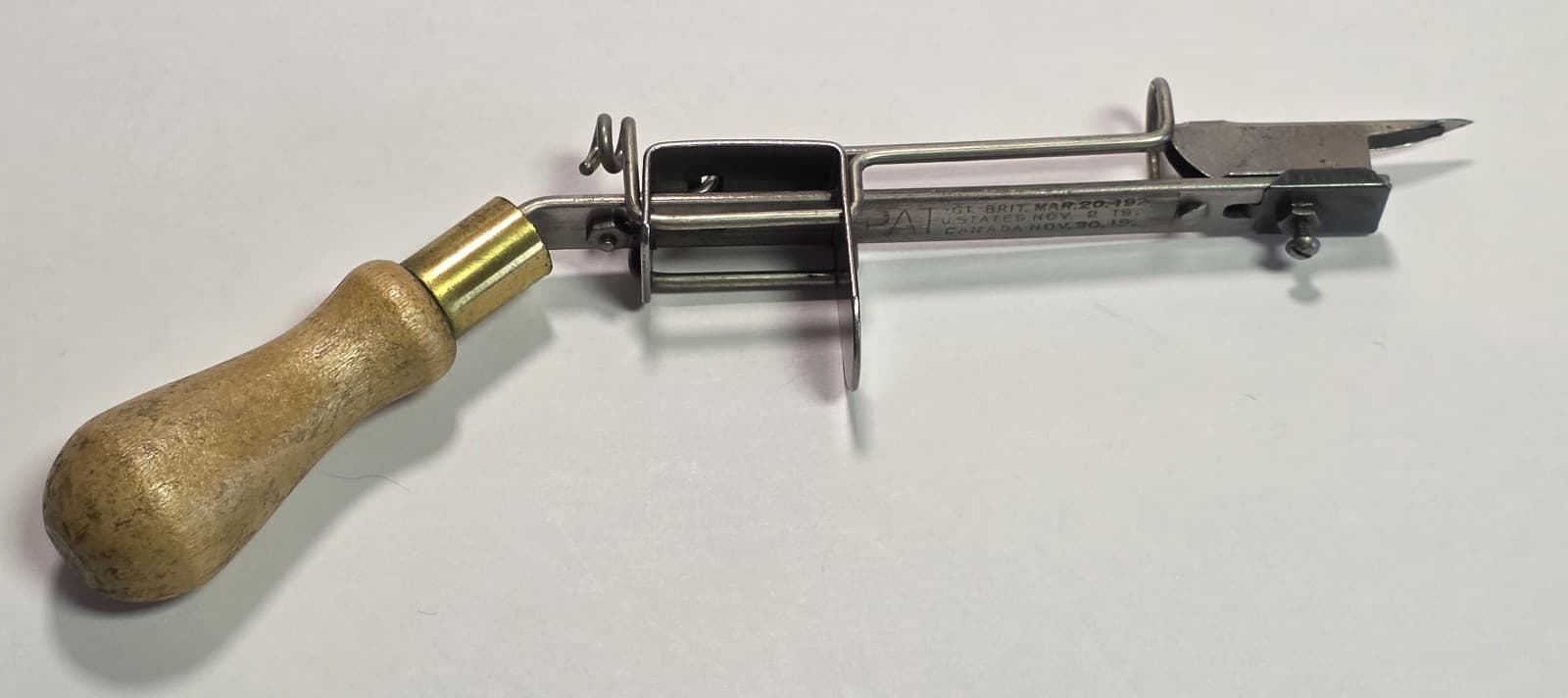 Vintage Bluenose Rug Hooker with Original Box 2