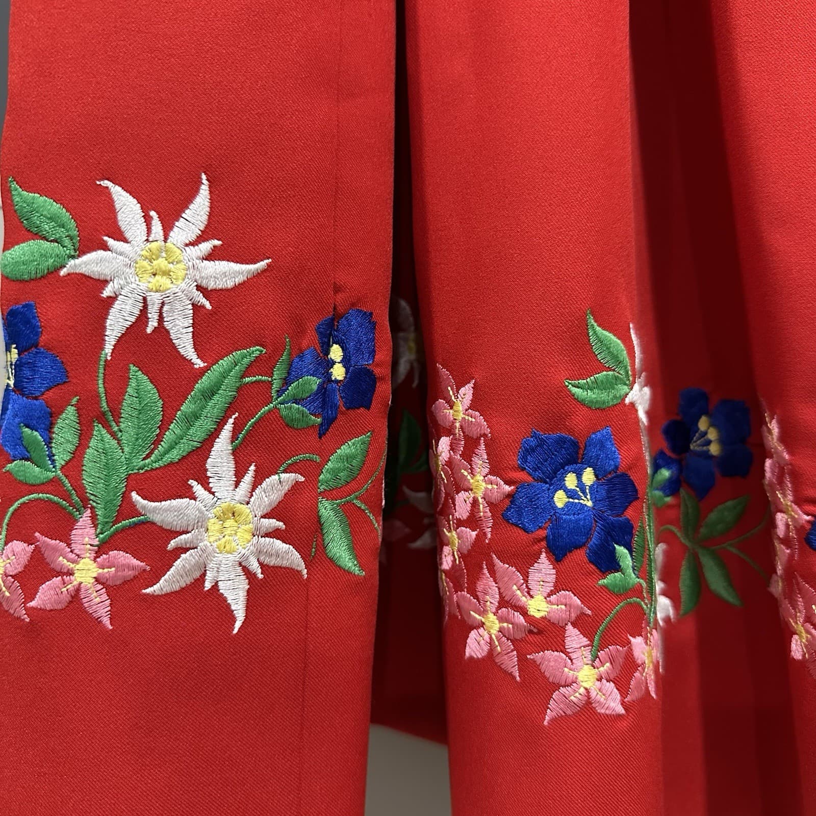 Light Trachtenhaus Embroidered Red Floral Dirndl Octoberfest  Sz 14 German Dress 2