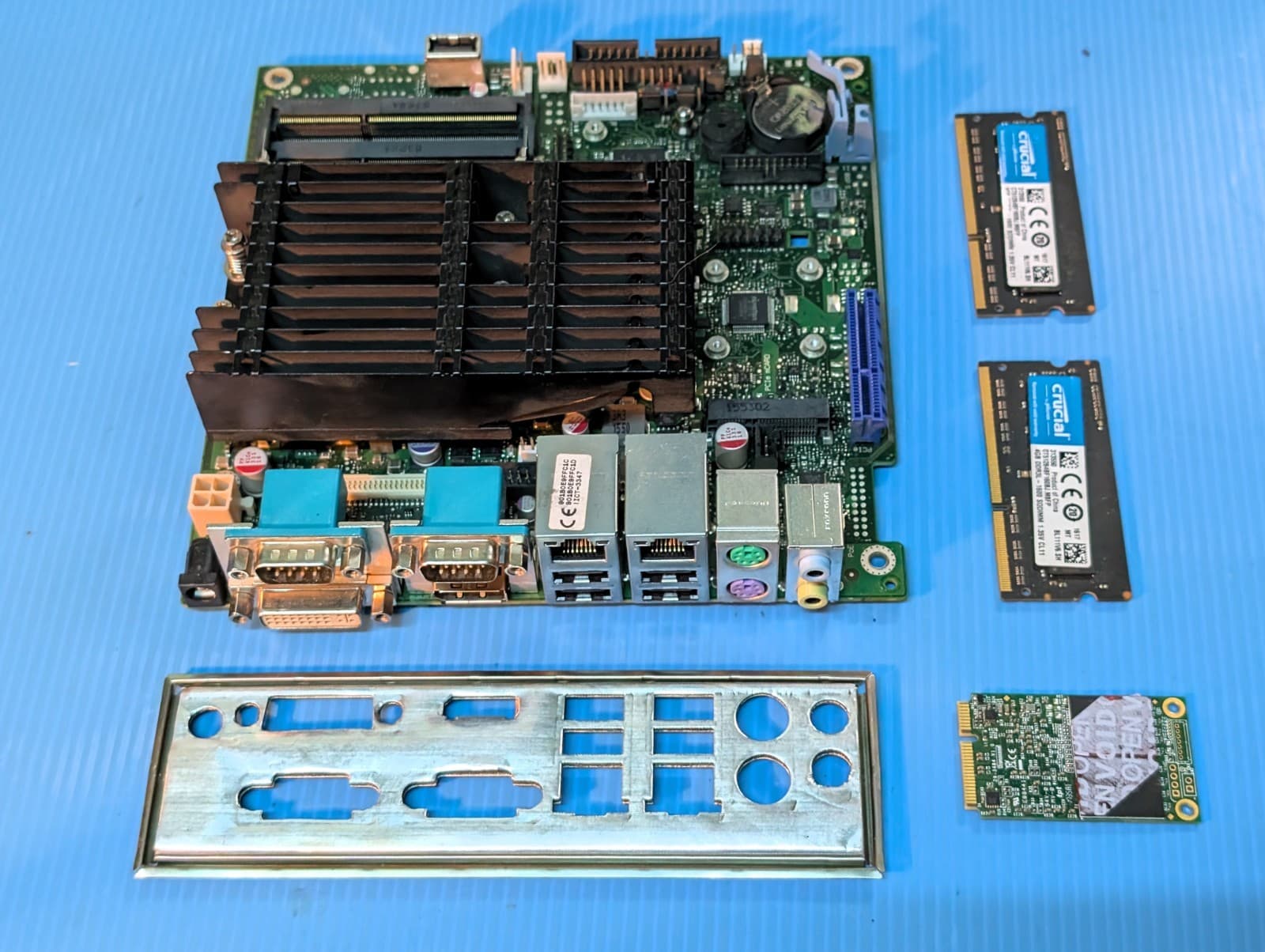 Fujitsu D3313-S43 mini-ITX industrial motherboard, AMD GX-222GC, 8GB, 60GB SSD 2