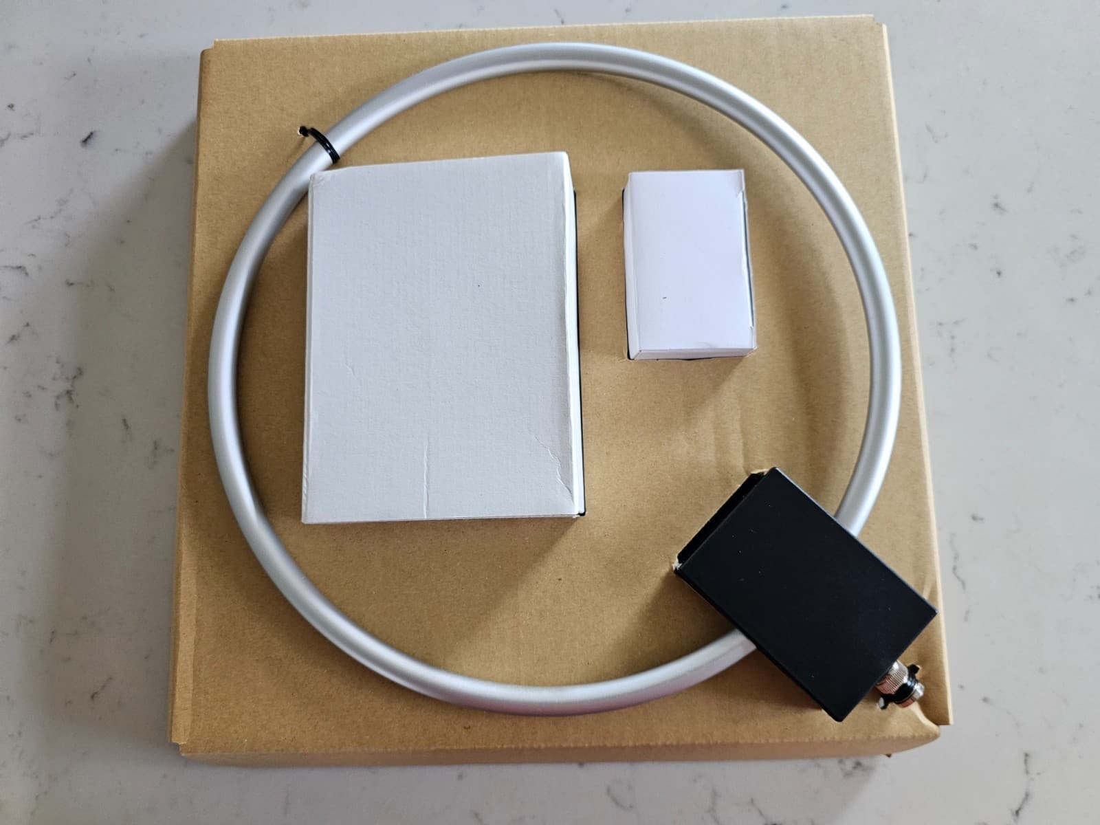 AOR LA390 High Performance Desktop Loop Antenna 4